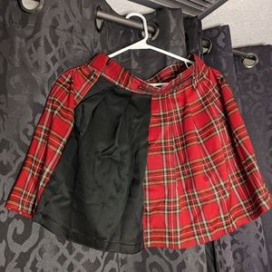 Plaid skirt with chains